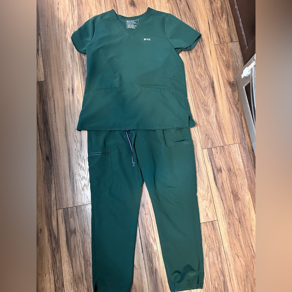 Rare figs technical collection scrub set large petite bottoms, large top.